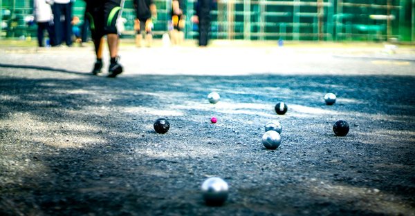 Maîtrisez la pétanque : stage 2024 d'initiation et perfectionnement